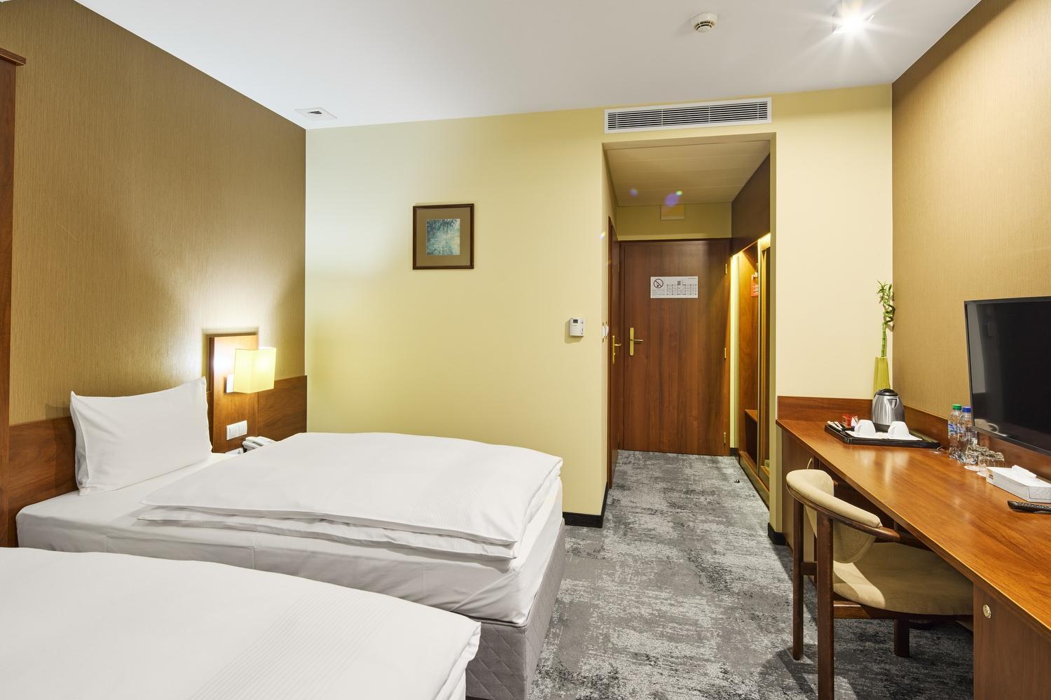 Hotel Na Półboru Sieradz Buitenkant foto