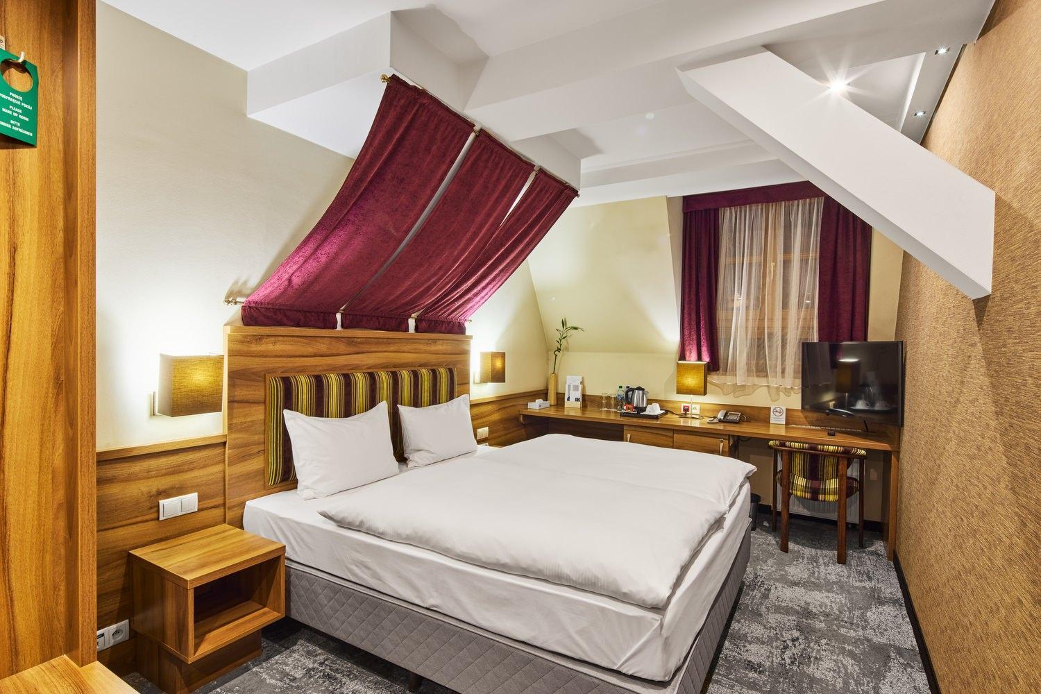 Hotel Na Półboru Sieradz Buitenkant foto