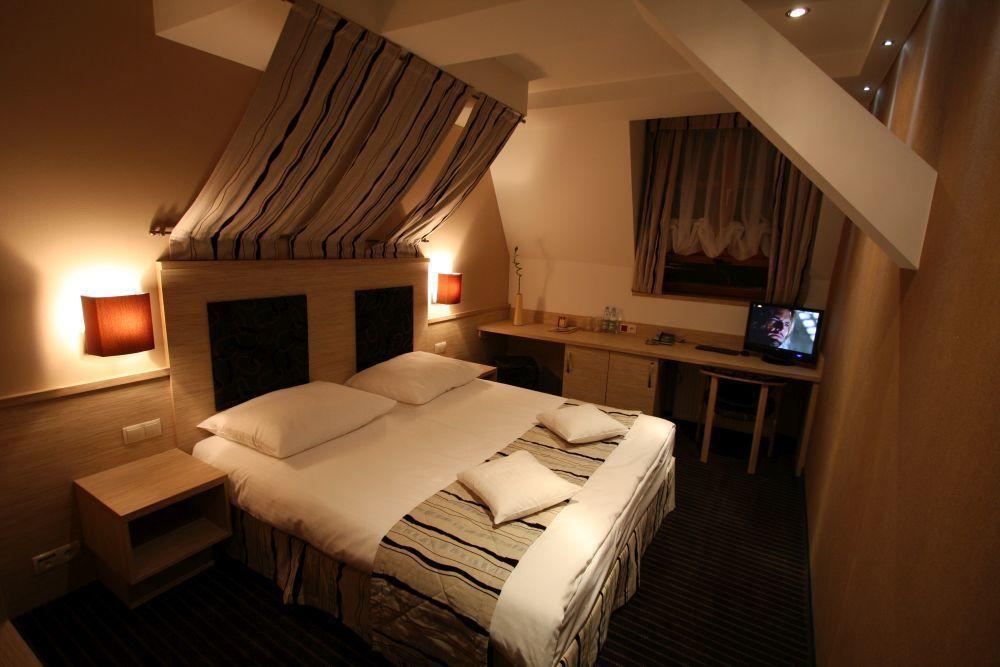 Hotel Na Półboru Sieradz Buitenkant foto