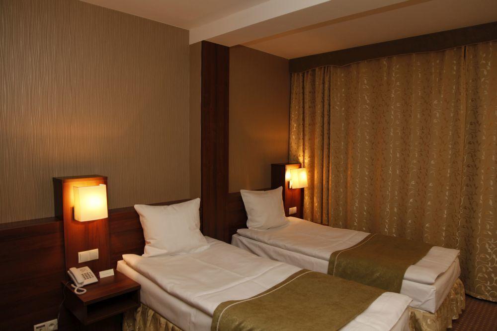 Hotel Na Półboru Sieradz Buitenkant foto
